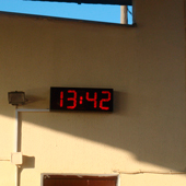 Светодиодные уличные часы-термометр